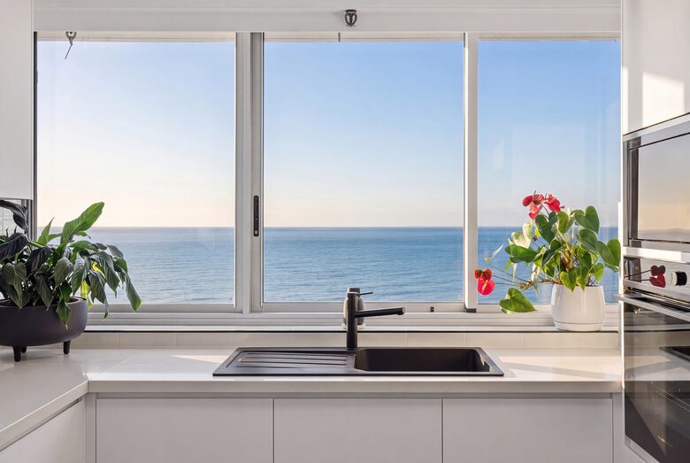 Luxurious Skyhome with Panoramic Views & Beach Location - Gold Coast, Australia