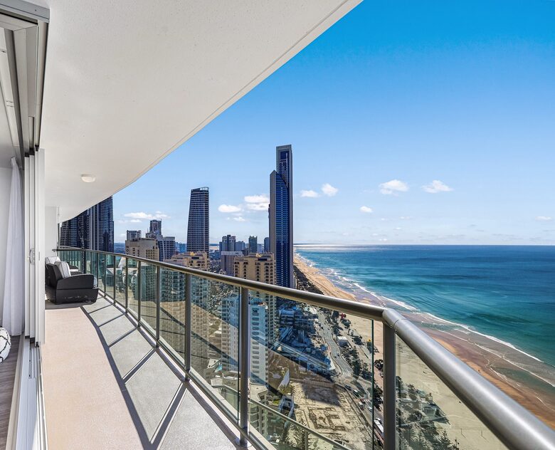 Luxurious Skyhome with Panoramic Views & Beach Location - Gold Coast, Australia