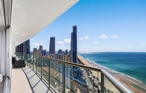 Luxurious Skyhome with Panoramic Views & Beach Location - Gold Coast, Australia