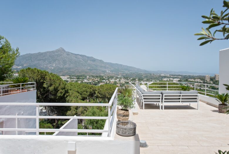 Panoramic Sea View Penthouse in Nueva Andalucía - Marbella, Spain