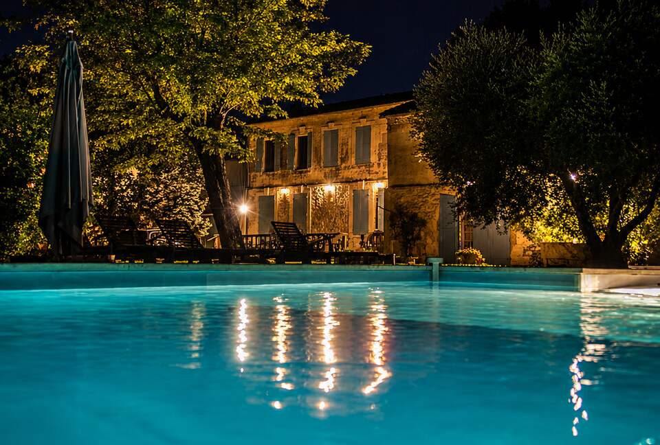 Restored Provençal Farmhouse with Heated Pool - Tarascon, France
