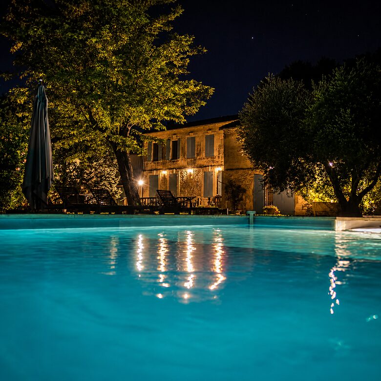 Restored Provençal Farmhouse with Heated Pool - Tarascon, France