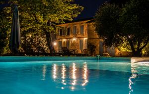 Restored Provençal Farmhouse with Heated Pool - Tarascon, France