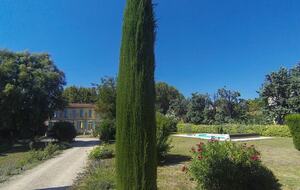 Restored Provençal Farmhouse with Heated Pool - Tarascon, France