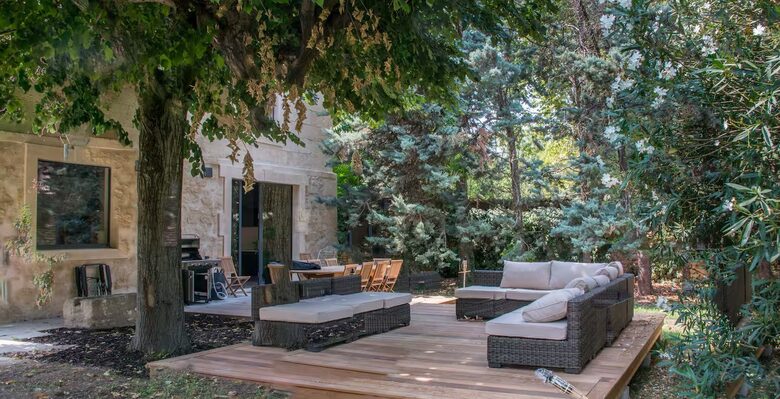 Restored Provençal Farmhouse with Heated Pool - Tarascon, France
