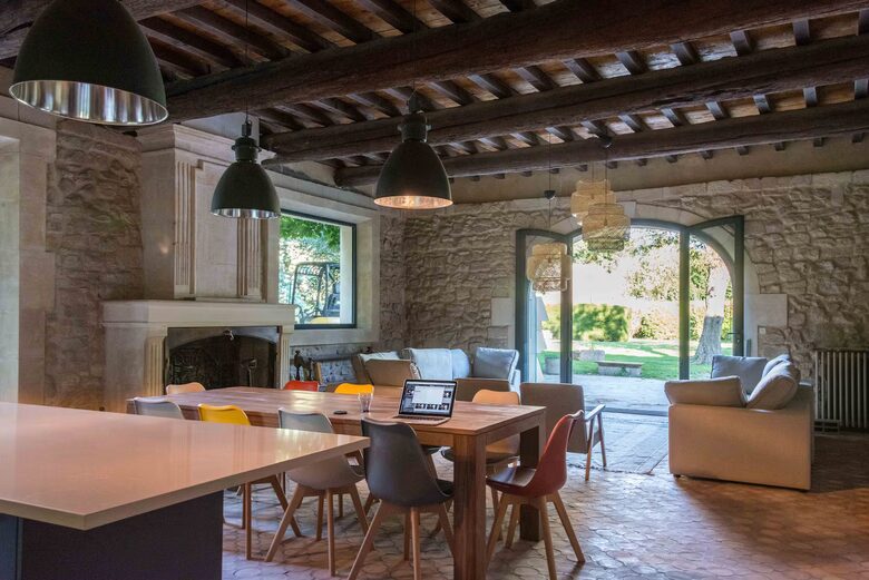 Restored Provençal Farmhouse with Heated Pool - Tarascon, France
