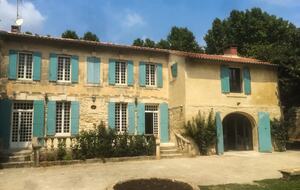 Restored Provençal Farmhouse with Heated Pool - Tarascon, France