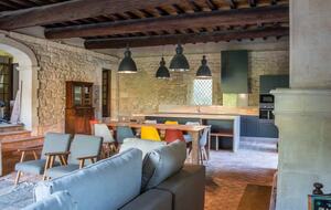 Restored Provençal Farmhouse with Heated Pool - Tarascon, France