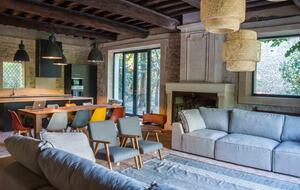 Restored Provençal Farmhouse with Heated Pool - Tarascon, France