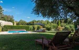 Restored Provençal Farmhouse with Heated Pool - Tarascon, France