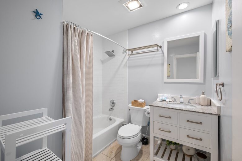 Coastal Retreat Steps from Coligny Beach & Dining - Hilton Head, South Carolina