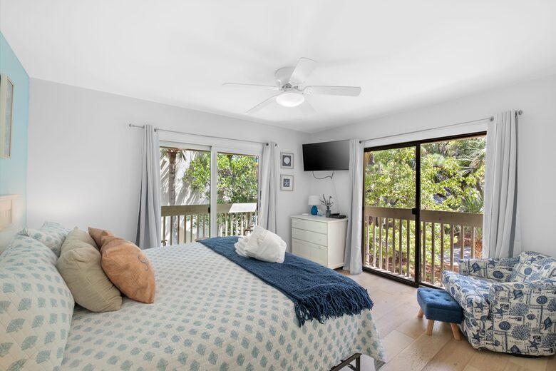 Coastal Retreat Steps from Coligny Beach & Dining - Hilton Head, South Carolina