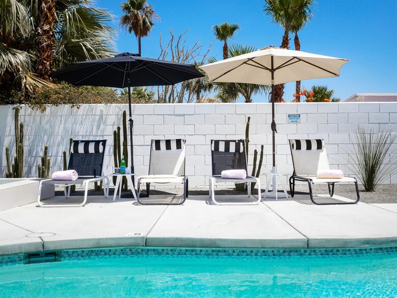 Midcentury Palm Springs with Pool and Mountain Views - Palm Springs, California