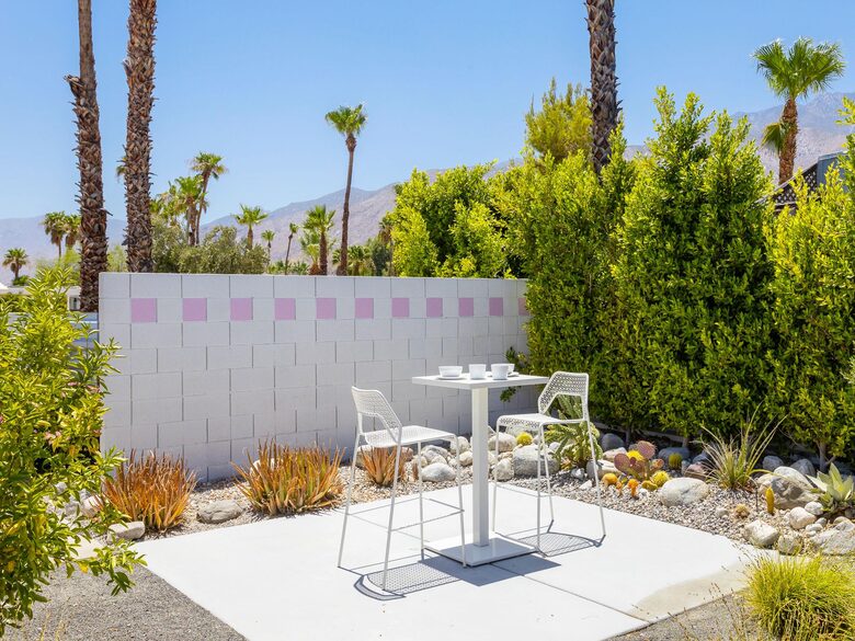 Midcentury Palm Springs with Pool and Mountain Views - Palm Springs, California