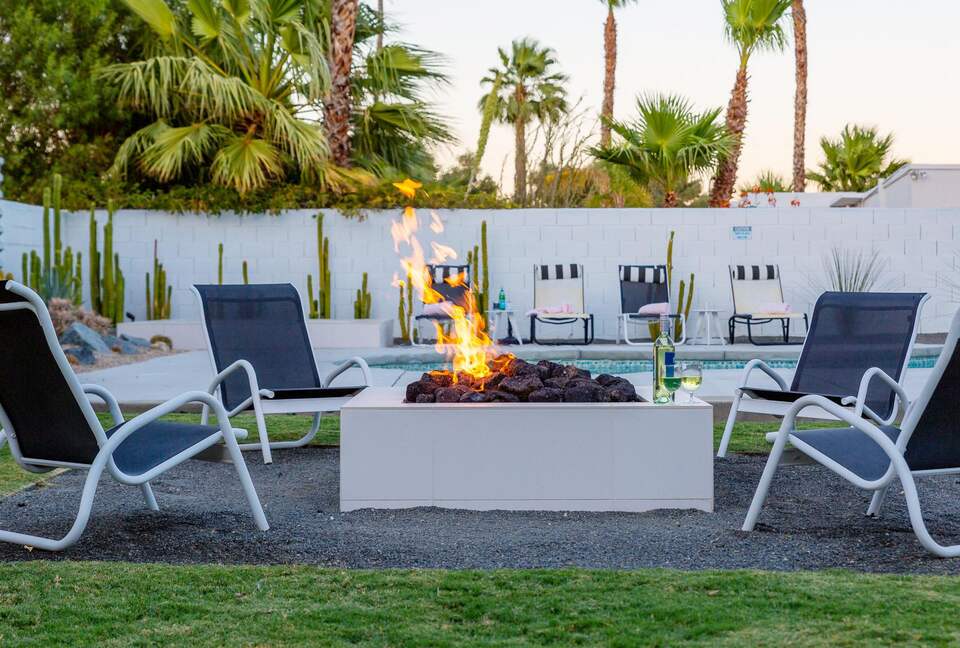 Midcentury Palm Springs with Pool and Mountain Views - Palm Springs, California