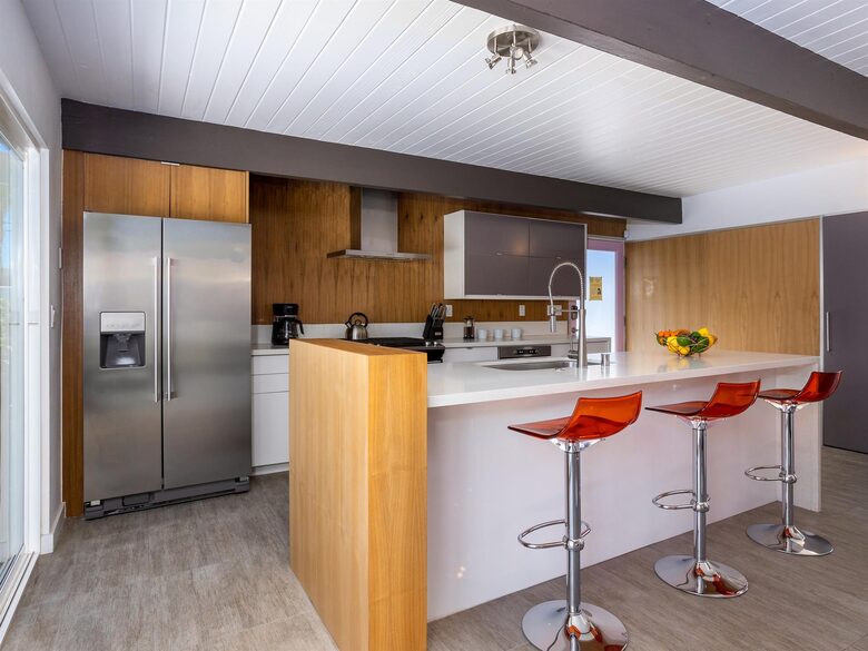Midcentury Palm Springs with Pool and Mountain Views - Palm Springs, California