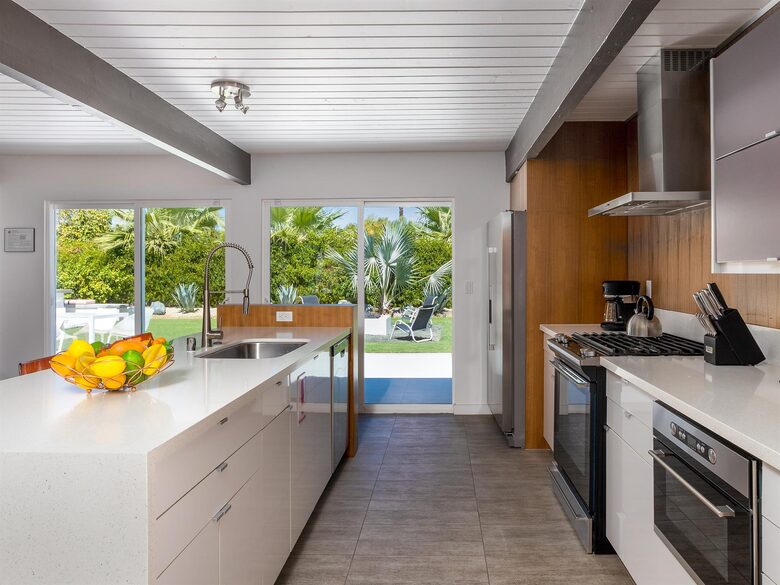 Midcentury Palm Springs with Pool and Mountain Views - Palm Springs, California