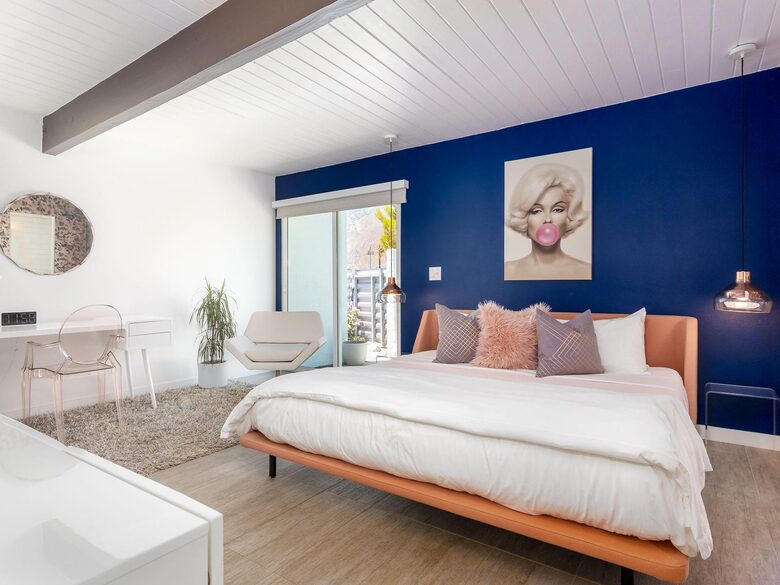 Midcentury Palm Springs with Pool and Mountain Views - Palm Springs, California