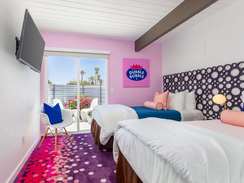 Midcentury Palm Springs with Pool and Mountain Views - Palm Springs, California