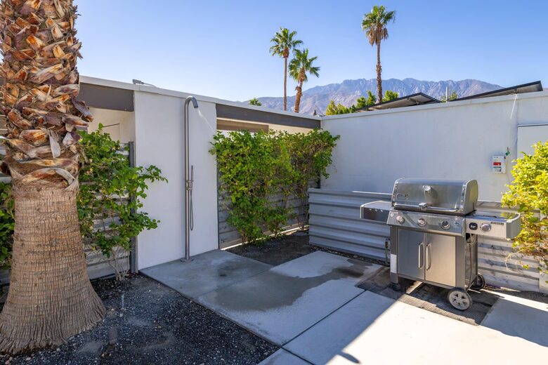Midcentury Palm Springs with Pool and Mountain Views - Palm Springs, California