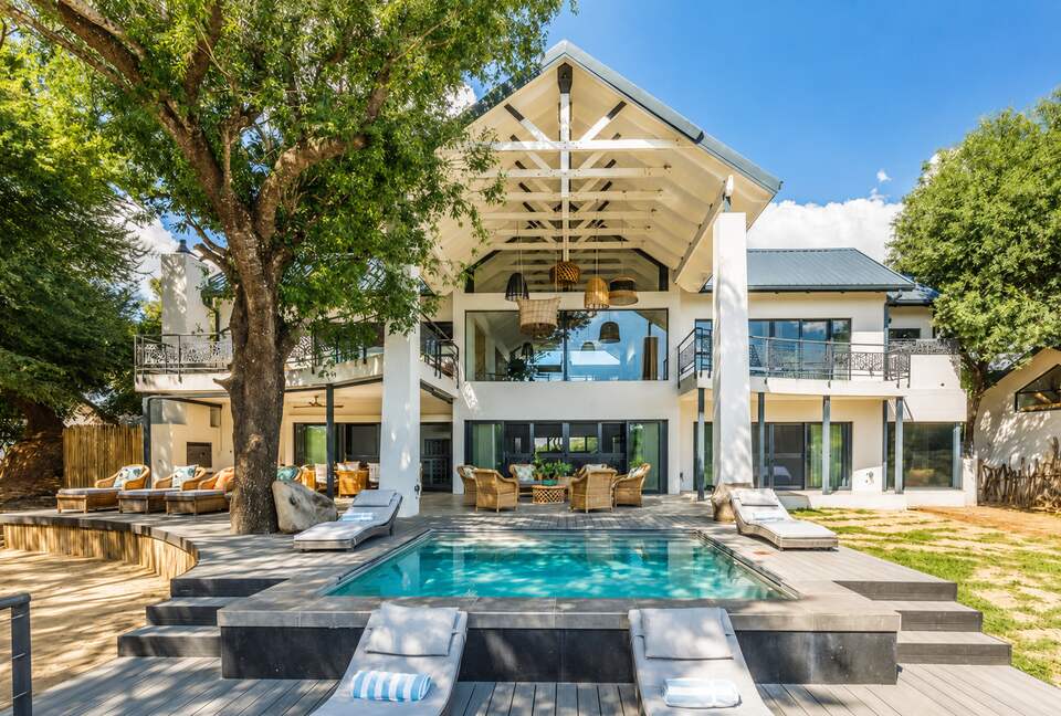 Tapologo River Lodge - Tsetsebjwe, Botswana