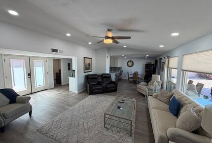 Sun Lakes Lakefront Home with Golf Cart - Sun Lakes, Arizona