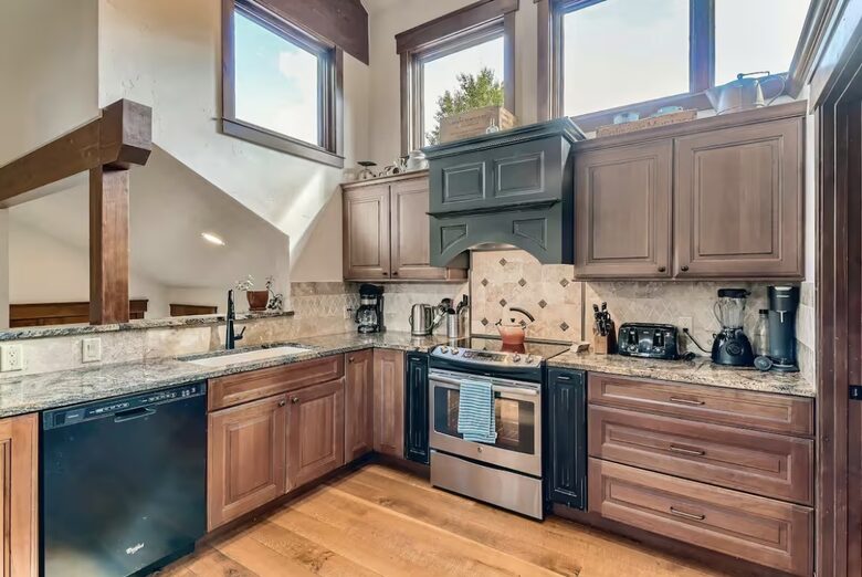 Frisco Living Near Five Ski Resorts - Frisco, Colorado