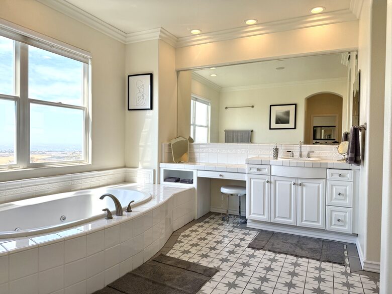 Newport Coast Living with Pacific Views - Newport Coast, California