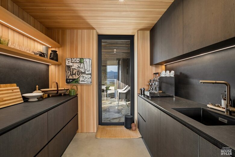 Wānaka Lakeside Architectural Retreat - Wānaka, New Zealand