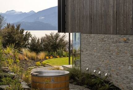 Wānaka Lakeside Architectural Retreat - Wānaka, New Zealand