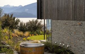 Wānaka Lakeside Architectural Retreat - Wānaka, New Zealand