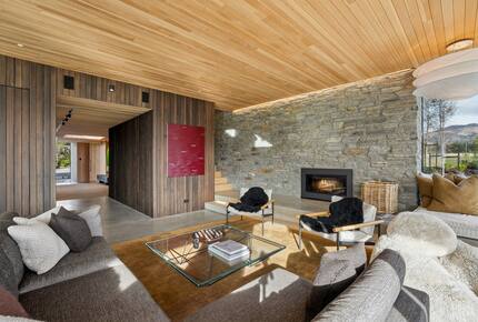 Wānaka Lakeside Architectural Retreat - Wānaka, New Zealand