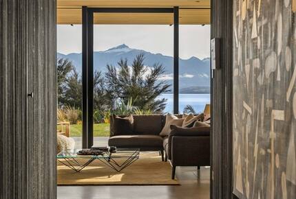 Wānaka Lakeside Architectural Retreat - Wānaka, New Zealand