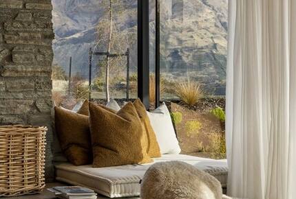 Wānaka Lakeside Architectural Retreat - Wānaka, New Zealand