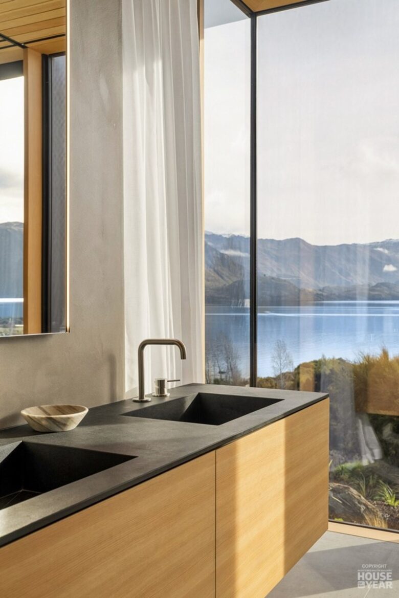 Wānaka Lakeside Architectural Retreat - Wānaka, New Zealand