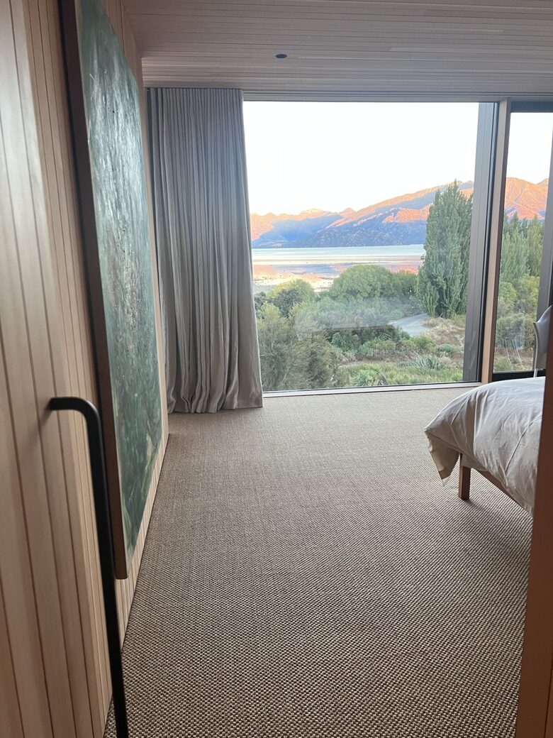 Wānaka Lakeside Architectural Retreat - Wānaka, New Zealand