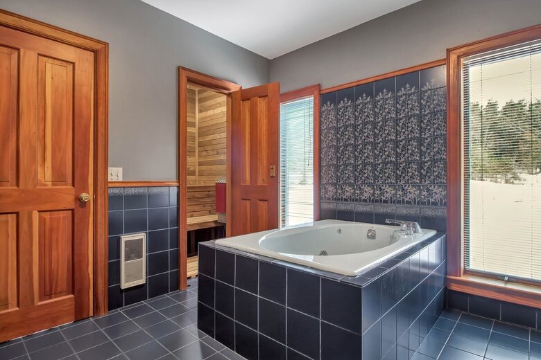 Private Lake Estate Near Holiday Valley - Ellicottville, New York
