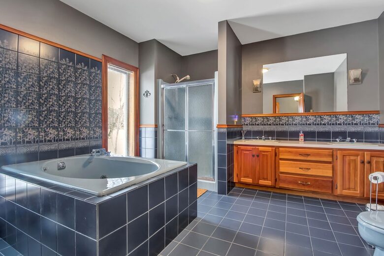 Private Lake Estate Near Holiday Valley - Ellicottville, New York