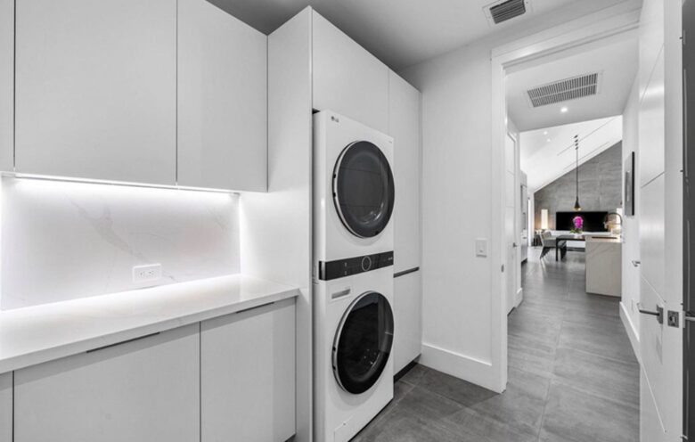 Contemporary Oasis in Delray Beach - Delray Beach, Florida