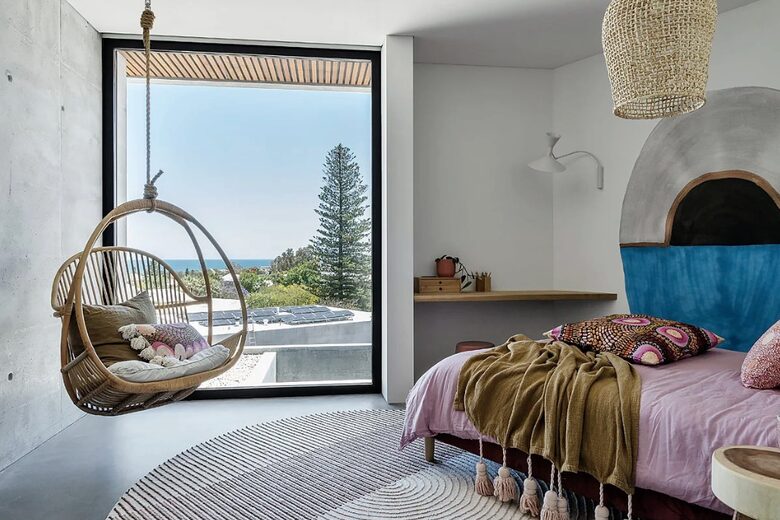 Concrete House in City Beach - Perth, Australia