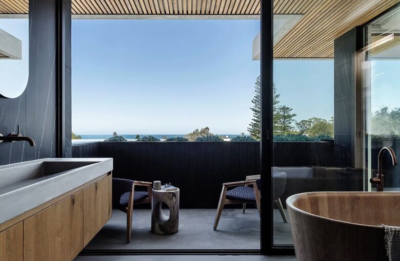 Concrete House in City Beach - Perth, Australia