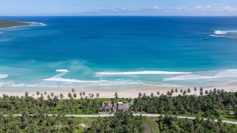 Mentawai Beachfront with Direct Surf Access - Mentawai Islands, Indonesia