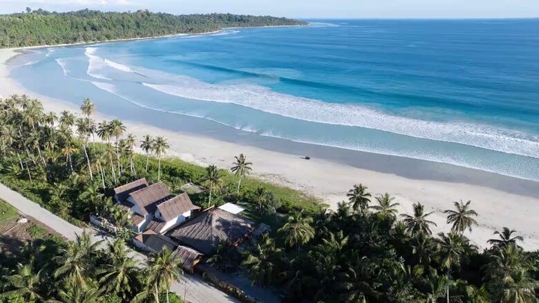 Mentawai Beachfront with Direct Surf Access - Mentawai Islands, Indonesia