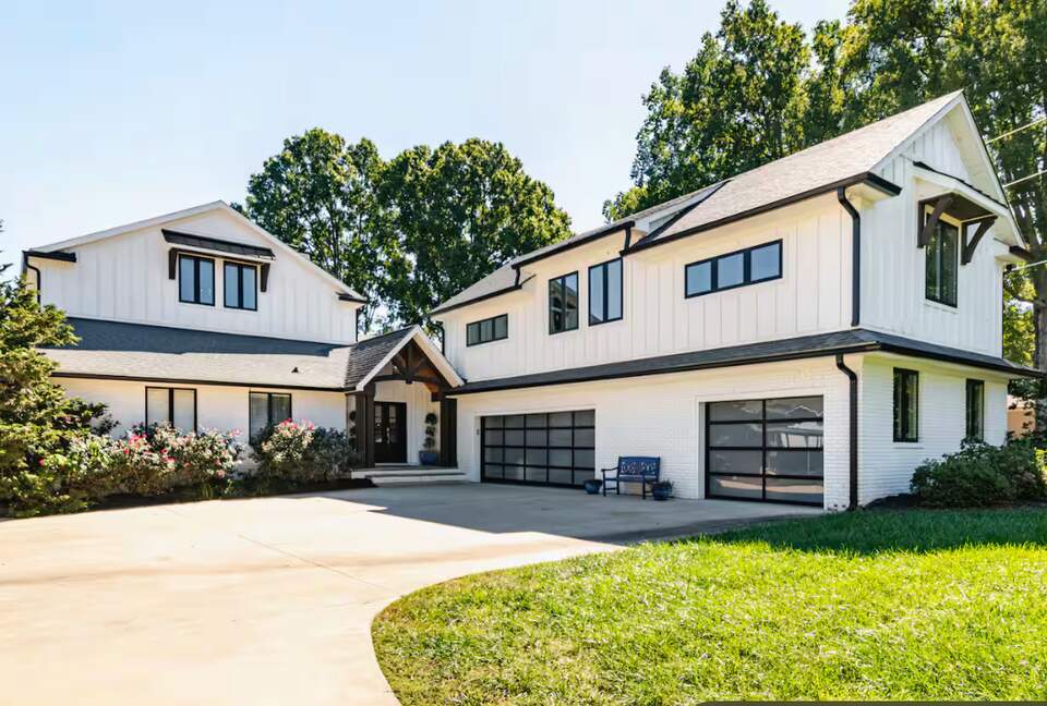 Lake Norman Waterfront Retreat - Cornelius, North Carolina
