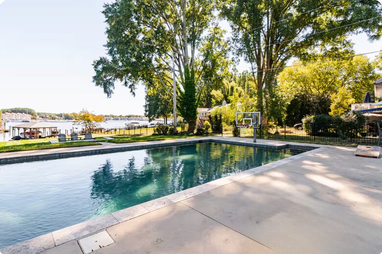 Lake Norman Waterfront Retreat - Cornelius, North Carolina