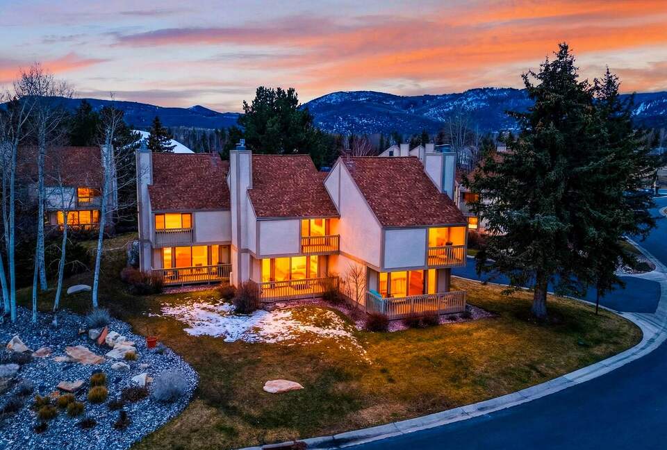 Park City Hot Tub Living Near the Slopes - Park City, Utah