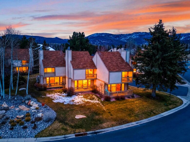 Park City Hot Tub Living Near the Slopes - Park City, Utah