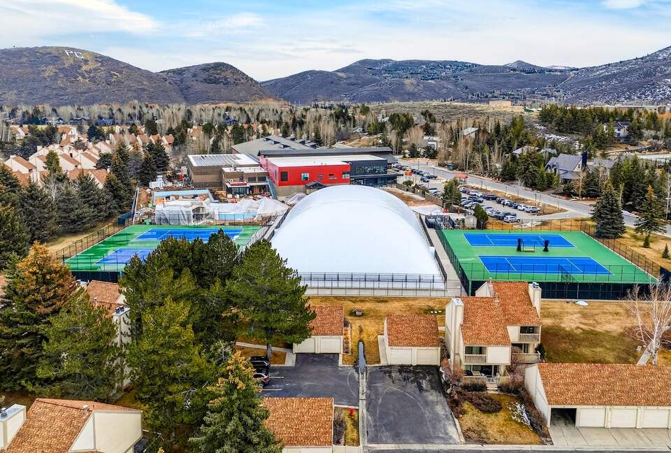Park City Hot Tub Living Near the Slopes - Park City, Utah