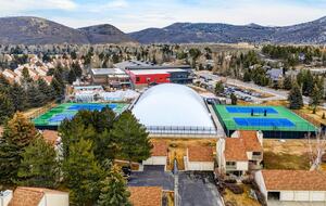 Park City Hot Tub Living Near the Slopes - Park City, Utah
