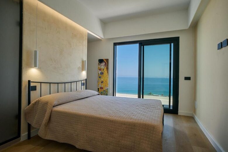 Sophisticated Sicilian Villa with Private Pool - Cefalu', Italy